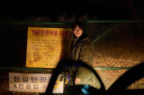 배우 배현성이 영화 '실낙원'에서 열연하고 있다. [사진=CJ ENM]