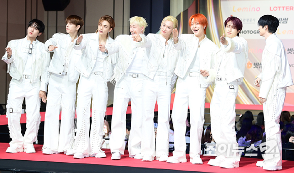 그룹 스트레이 키즈(Stray Kids)가 25일 오후 인천광역시 중구 운서동 인스파이어 아레나에서 열린 '2025 SBS 가요대전' 레드카펫 행사에 참석하고 있다. [사진=정소희 기자]