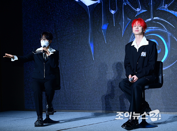 방송인 재재와 샤이니 키가 11일 오후 서울 광진구 풀만 앰배서더 서울 이스트폴 브로드웨이에서 열린 샤이니 키 솔로 정규 3집 '헌터'(HUNTER) 발매 기념 기자회견에 참석하고 있다. [사진=정소희 기자]