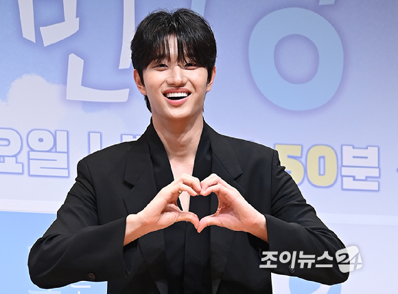 배우 김재원이 16일 서울 여의도 KBS 아트홀에서 열린 KBS 2TV 신규 예능 '가는정 오는정 이민정' 제작발표회에서 포토타임을 갖고 있다. [사진=곽영래 기자]