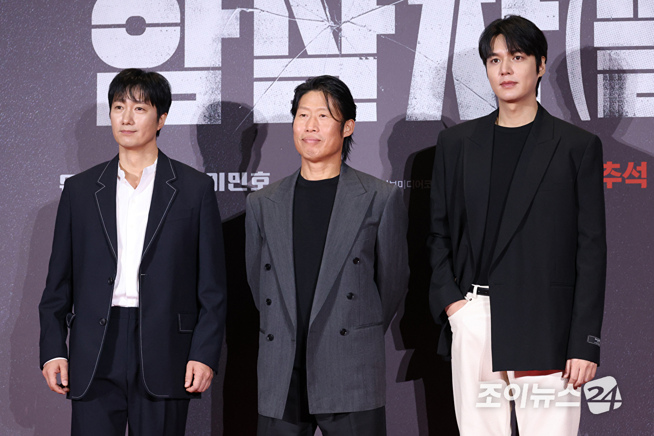 배우 박해일, 유해진, 이민호가 31일 서울 강남구 삼성동 메가박스 코엑스점에서 진행된 영화 '암살자(들)'(감독 허진호) 쇼케이스에 참석해 포즈를 취하고 있다. [사진=문수지 기자]