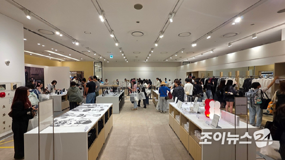 12일 부산시 해운대구 해운대 해수욕장에서 열린 'BTS 더 시티 아리랑 부산' 오프라인 액티비티 '러브 송 라운지', '러브 쿼터' 현장 이미지. [사진=정지원 기자]