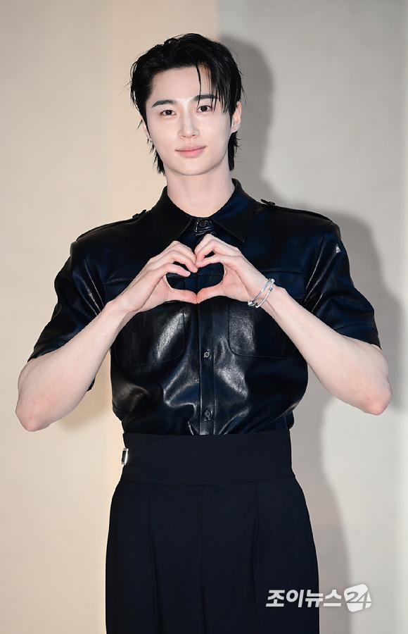 배우 변우석이 3일 오후 서울 성동구 하우스 노웨어 서울에서 열린 아이아이컴바인드 신사옥 하우스 노웨어 서울 오픈 기념 포토콜에 참석하고 있다. [사진=정소희 기자]