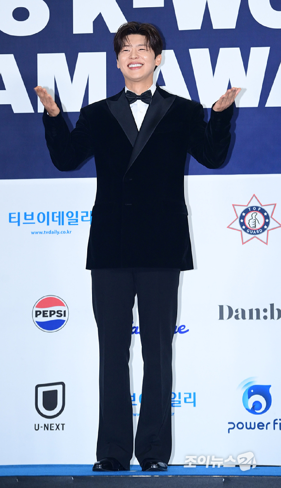 가수 박지현이 27일 경기 고양시 킨텍스에서 열린 2026 케이 월드 드림 어워즈(K WORLD DREAM AWARDS)' 블루카펫에 참석하고 있다. [사진=정소희 기자]