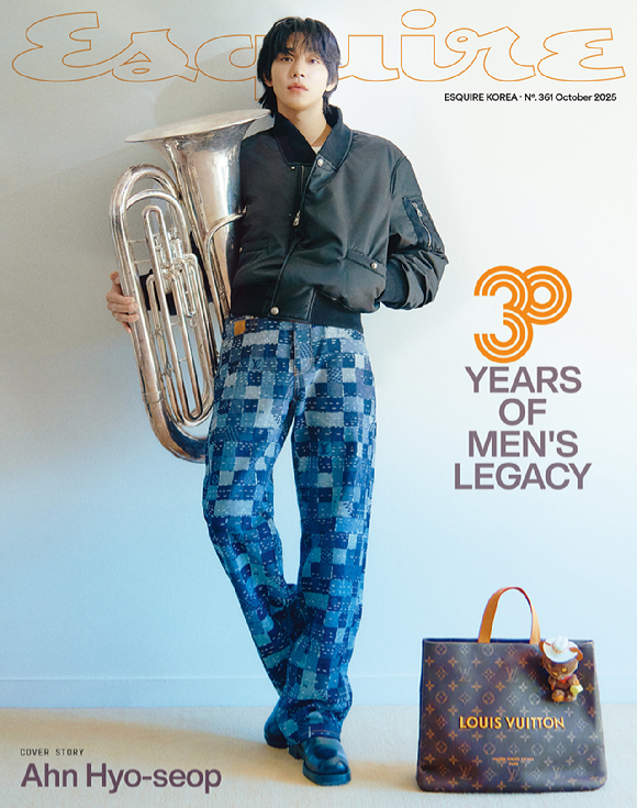 배우 안효섭이 화보 촬영에서 포즈를 취하고 있다. [사진=에스콰이어]