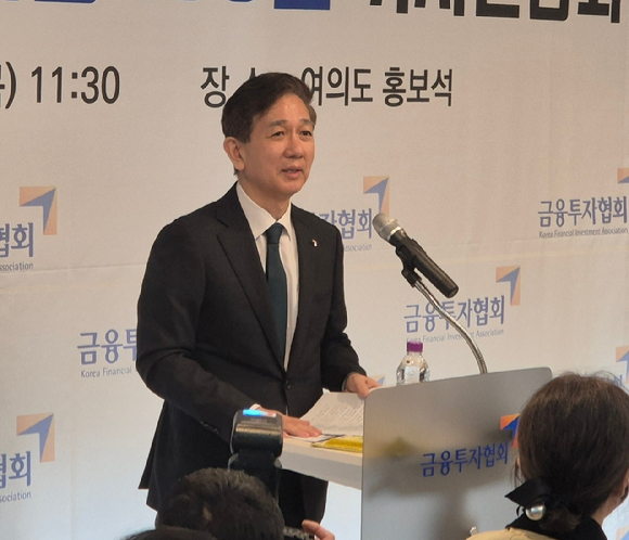 9일 취임 100일 기자 간담회에서 모두 발언 중인 황성엽 금융투자협회장 [사진=성진우]