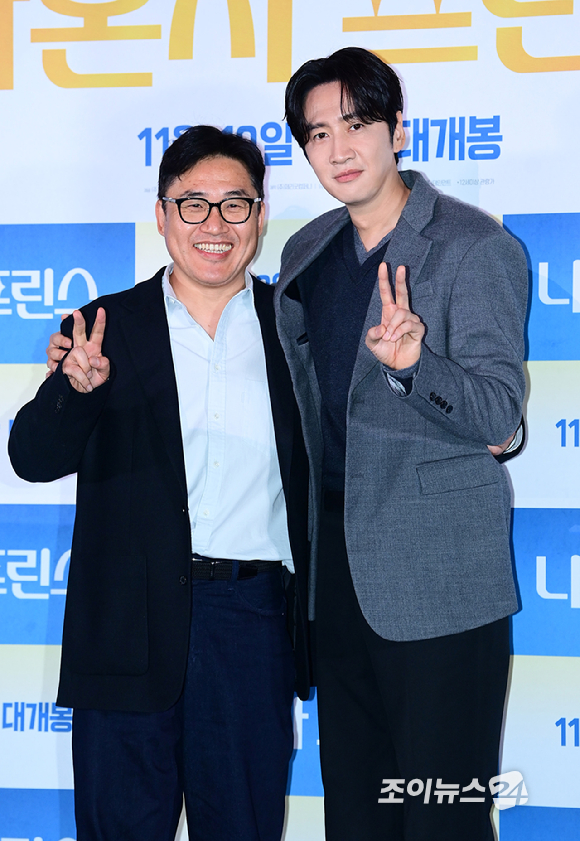 김성훈 감독과 배우 이광수가 10일 오후 서울 CGV 용산아이파크몰에서 열린 영화 '나혼자 프린스'(감독 김성훈) 언론시사회에 참석하고 있다. [사진=정소희 기자]