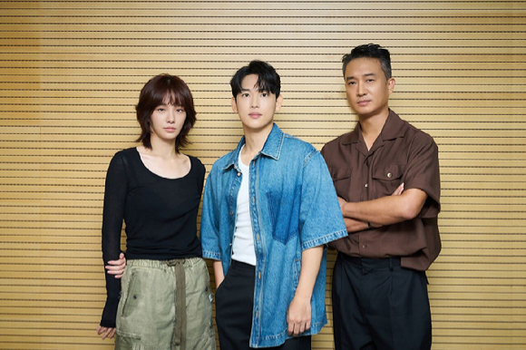 배우 박규영, 임시완, 조우진이 '길복순'의 스핀오프 영화 '사마귀'에 출연한다. [사진=넷플릭스]