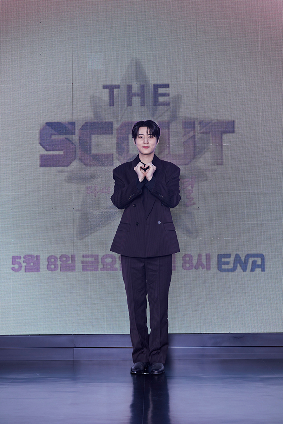 29일 오전 ENA '더 스카웃' 제작발표회가 서울 마포구 큐브컨벤션센터에서 열렸다. 이승철, 김재중, 레드벨벳 웬디, 데이식스 영케이, 추성훈이 참석해 포토타임을 갖고 있다. [사진=ENA]