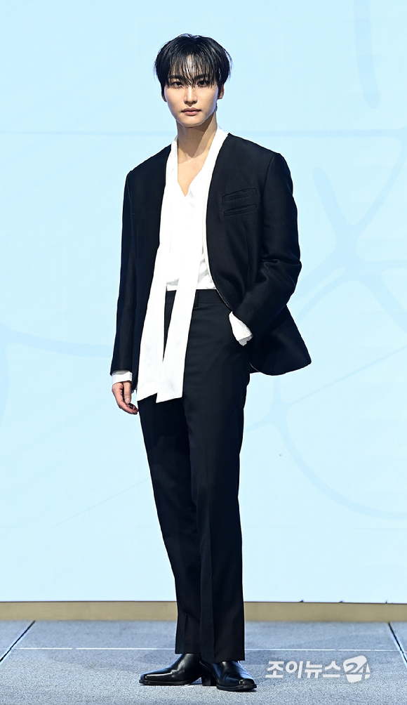 에이티즈 성화가 5일 오후 서울 여의도 페어몬트 엠버서더 서울에서 열린 미니 13집 '골든 아워 : 파트 4(GOLDEN HOUR : Part.4)' 발매 기념 기자간담회에서 포즈를 취하고 있다. [사진=곽영래 기자]