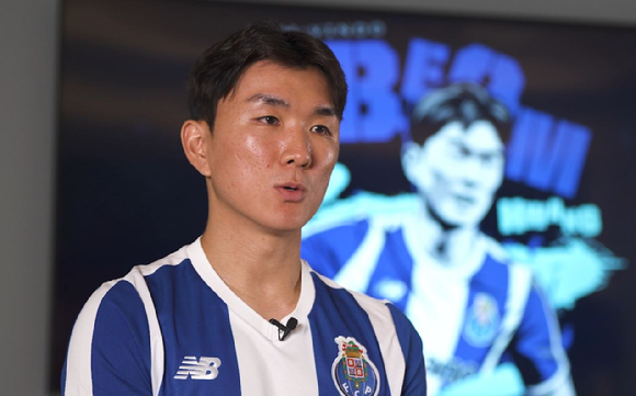 2026 국제축구연맹(FIFA) 북중미 월드컵에서 대한민국 대표팀으로 활약했던 황인범이 포르투갈의 명문팀으로 이적했다. [사진=FC 포르투 홈페이지]