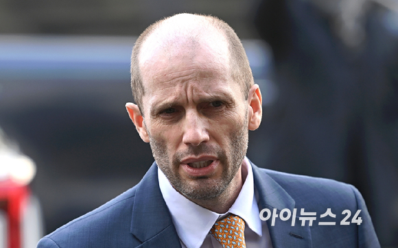 해롤드 로저스 쿠팡 한국법인 임시 대표가 6일 오후 마포구 서울경찰청 광역수사단 반부패수사대에서 국회에서의 증언&middot;감정 등에 관한 법률 위반 혐의 등 관련 2차 조사를 받기 위해 출석하고 있다. [사진=곽영래 기자]