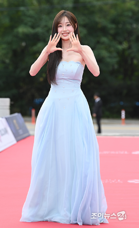 가수 츄가 2일 오후 서울 여의도 KBS홀에서 열린 '서울드라마어워즈 2025' 레드카펫 행사에 참석하고 있다. [사진=곽영래 기자]