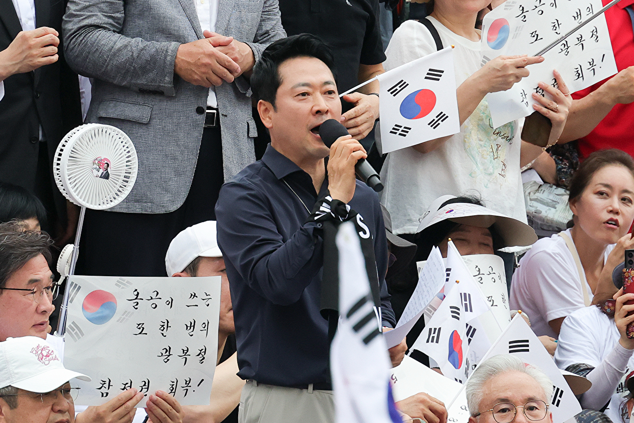 국민의힘 정점식 원내대표가 19일 대구 달성군 박근혜 전 대통령 사저에서 박근혜 전 대통령과 기념 촬영하고 있다. 2026.8.19 [사진=국민의힘 제공]