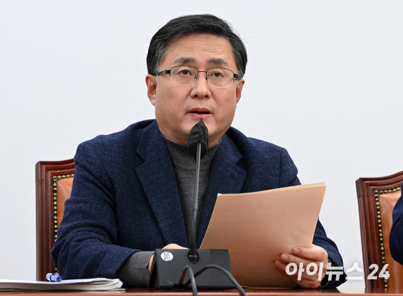 김성환 더불어민주당 정책위의장이 지난해 12월 22일 국회에서 열린 정책조정회의에서 발언하고 있다. [사진=김성진 기자]