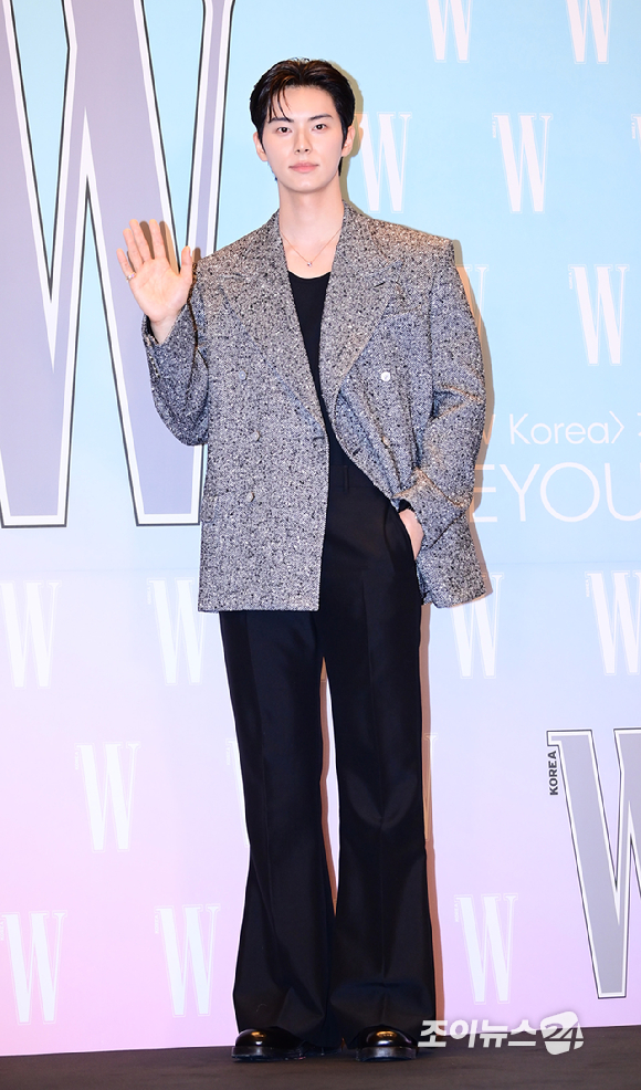 배우 이채민이 15일 오후 서울 종로구 포시즌스 호텔에서 열린 제20회 유방암 인식 항상 캠페인 자선 행사 'LOVR YOUR'에 참석하고 있다. [사진=정소희 기자]