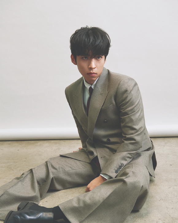 배우 주종혁이 디즈니+ 시리즈 '트리거' 인터뷰에 앞서 사진촬영을 하고 있다. [사진=월트디즈니 컴퍼니 코리아 ]