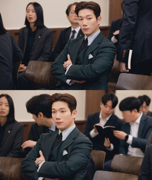 '신이랑 법률사무소' 김경남, 무표정 속 서늘 아우라…선악 경계 이중성 예고