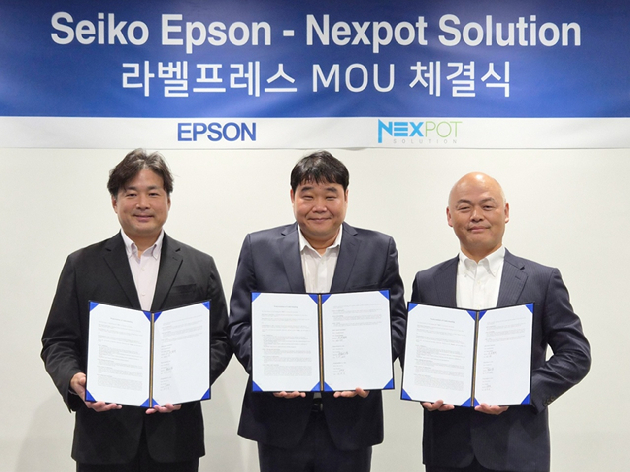 모로후시 준 한국엡손 대표(왼쪽부터), 박준표 넥스팟 솔루션 대표, 키무라 토모아키 세이코 엡손 라벨프레스사업관리부 부장. [사진=엡손]