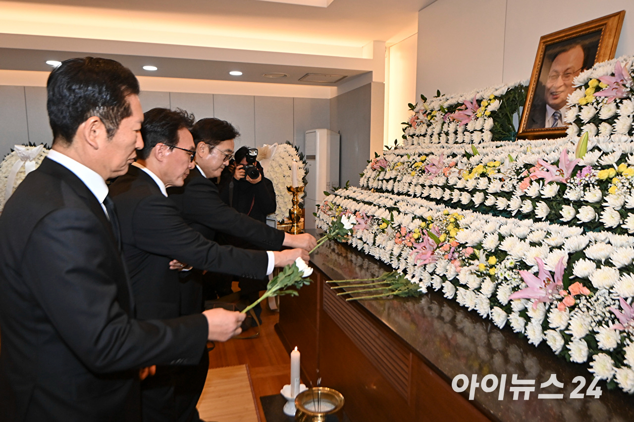 27일 오전 서울 종로구 서울대학교병원 장례식장에 故 이해찬 전 국무총리의 빈소가 마련되어 있다. [사진=사진공동취재단]