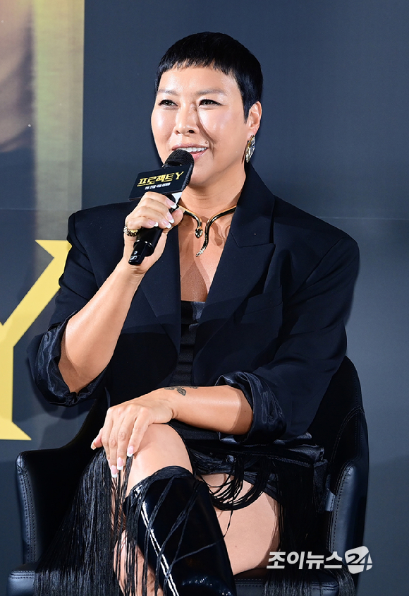 배우 한소희와 전종서가 16일 오후 서울 강남구 삼성동 코엑스 메가박스에서 열린 영화 '프로젝트 Y'(감독 이환) 제작보고회에 참석하고 있다. [사진=정소희 기자]