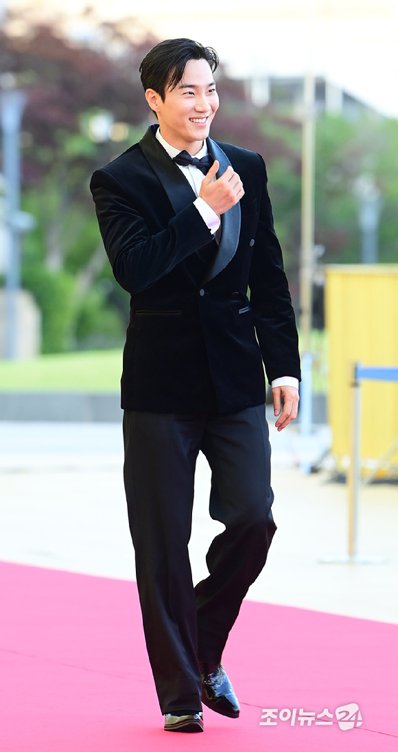 '취사병 전설이 되다' 배우 이홍내가&nbsp;31일 오후&nbsp;인천시 영종구 운서동 파라다이스시티에서 열린&nbsp;제5회 청룡시리즈어워즈&nbsp;레드카펫 행사에 참석하고 있다. [사진=정소희 기자]