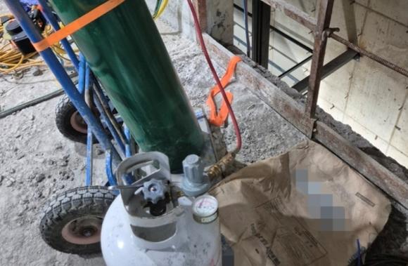 15일 인천광역시 연수구 송도동의 한 상가 건물 신축 공사 현장에서 액화석유가스(LPG)가 폭발하는 사고가 발생했다. [사진=인천소방본부]