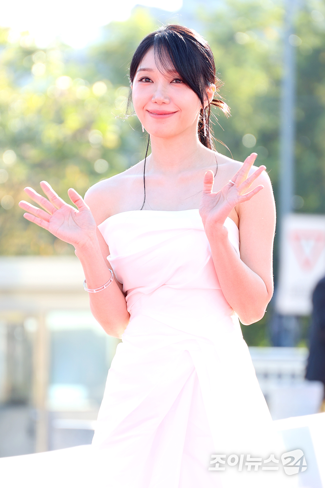 그룹 에이핑크 정은지가 8일 오후 서울 영등포구 여의도 KBS홀에서 진행된 '서울드라마어워즈 2026'에 참석해 레드카펫을 밟고 있다. [사진=문수지 기자]