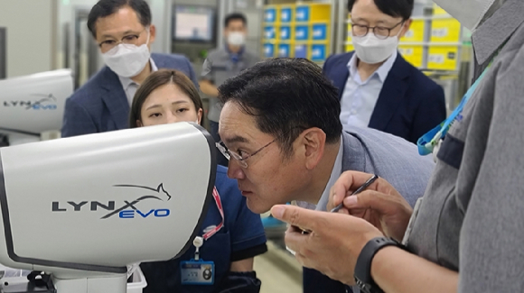 지난 2022년 삼성전기 부산사업장 방문한 이재용 삼성전자 회장.  [사진=삼성전자]