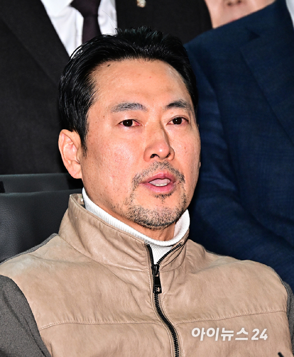 통일교&middot;공천헌금 '쌍특검'을 요구하며 8일째 단식을 진행 중인 장동혁 국민의힘 대표가 22일 서울 여의도 국회에서 단식을 중단하고 발언하고 있다. [사진=곽영래 기자]