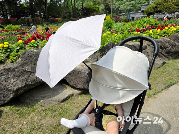 9개월 아기가 요요3에 탑승한 모습. [사진=구서윤 기자]