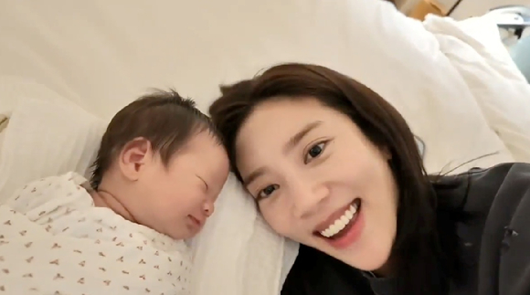 '우리 아기가 태어났어요' 손담비와 딸 해이 [사진=TV조선 ]