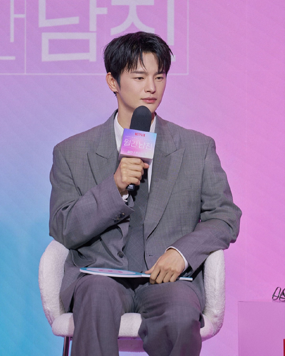 서인국과 지수가 넷플릭스 시리즈 '월간남친' 팬 이벤트에서 호흡하고 있다. [사진=넷플릭스]