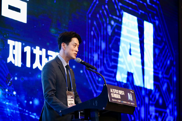 노용석 중소벤처기업부 차관이 5일 서울 영등포구 콘래드 호텔 그랜드볼룸에서 열린 'AI 초격차 챌린지 성과발표회'에서 인사말를 하고 있다. [사진=중소벤처기업부]