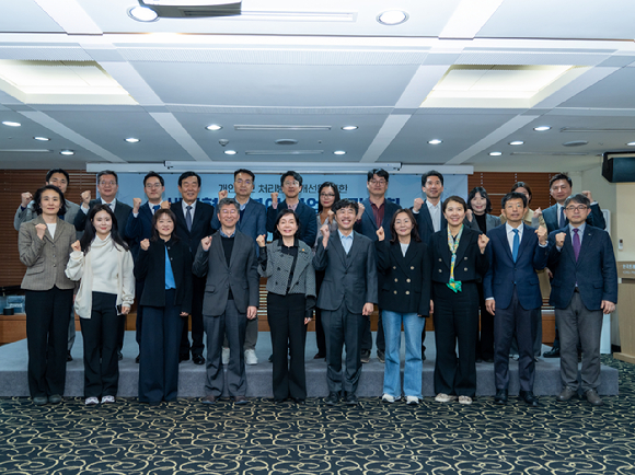 송경희 개인정보보호위원회 위원장이 3월 4일 오후 서울 중구 소재 한국프레스센터에서 개최된 '생성형AI분야 개인정보 처리방침 개선을 위한 현장간담회'에서 인사말을 하고 있다. [사진=개인정보보호위원회]