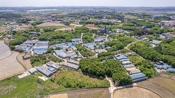 축산악취와 만경강 수질오염의 주범으로 지목됐던 익산 왕궁축산단지 전경  [사진=익산시 ]