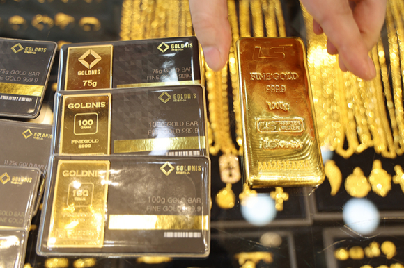 서울 종로구 한 주얼리에 놓인 골드바. 2025.9.7 [사진=연합뉴스]