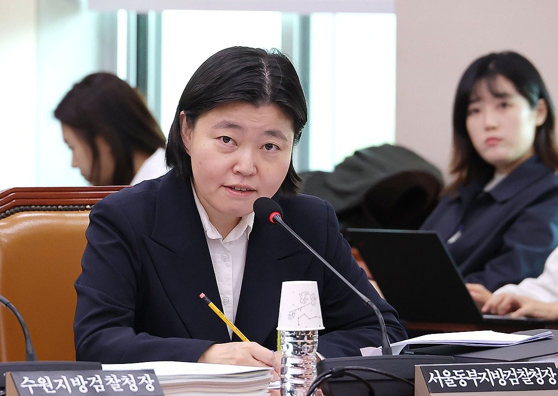 = 백해룡 전 영등포경찰서 형사과장(경정)이 5월 12일 서울 서초구 대검찰청 앞에서 인천세관 마약 밀수 연루 의혹 관련 합동수사팀 출범에 대해 입장을 밝히고 있다. 2025.6.12 [사진=연합뉴스]