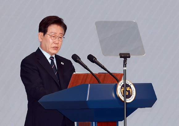 이재명 대통령이 8일 서울 중구 대한상공회의소에서 열린 어버이날 기념식에서 축사를 하고 있다. 2026.5.8 [청와대통신사진기자단] [사진=연합뉴스]