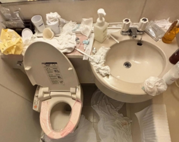 홋카이도 삿포로의 한 게스트하우스에서 일하는 A씨가 SNS에 올린 사진. [사진=스레드 갈무리]