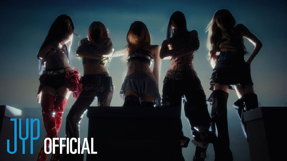 ITZY 새 미니 앨범 타이틀곡 'Motto' MV 티저 2 섬네일 [사진=JYP엔터테인먼트]