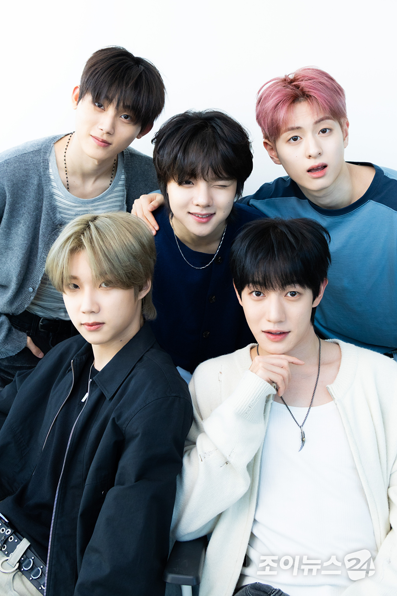 그룹 더윈드가 7일 서울 영등포구 조이뉴스24에서 진행된 인터뷰에 앞서 포즈를 취하고 있다. [사진=문수지 기자]