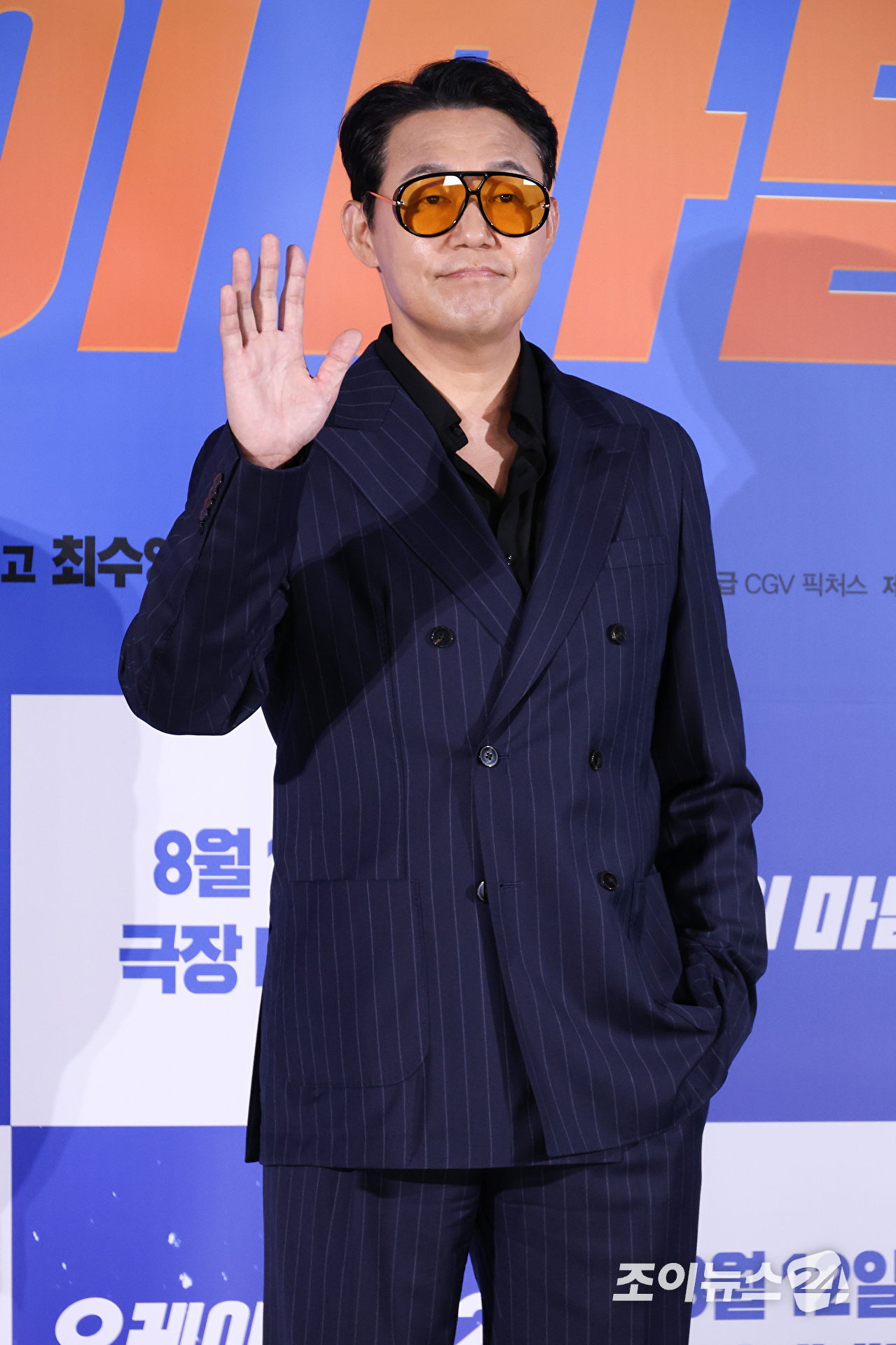 배우 박성웅이 13일 오전 서울 용산구 CGV 용산아이파크몰점에서 진행된 영화 '오케이 마담2'(감독 이철하) 제작보고회에 참석해 포즈를 취하고 있다. [사진=문수지 기자]