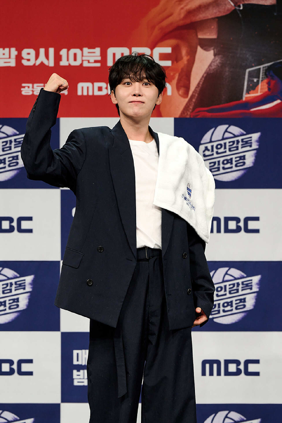 24일 MBC 신사옥에서 열린 새 예능프로그램 '신인감독 김연경' 제작발표회에서 김연경이 포토타임을 갖고 있다. [사진=MBC]