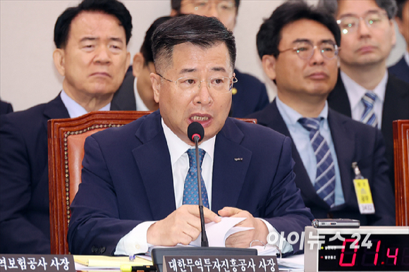 강경성 대한무역투자진흥공사(KOTRA) 사장이 16일 서울 여의도 국회에서 열린 국회 산업통상자원중소벤처기업위원회의 대한무역투자진흥공사 등에 대한 2025 국정감사에서 질의에 답변하고 있다. [사진=곽영래 기자]