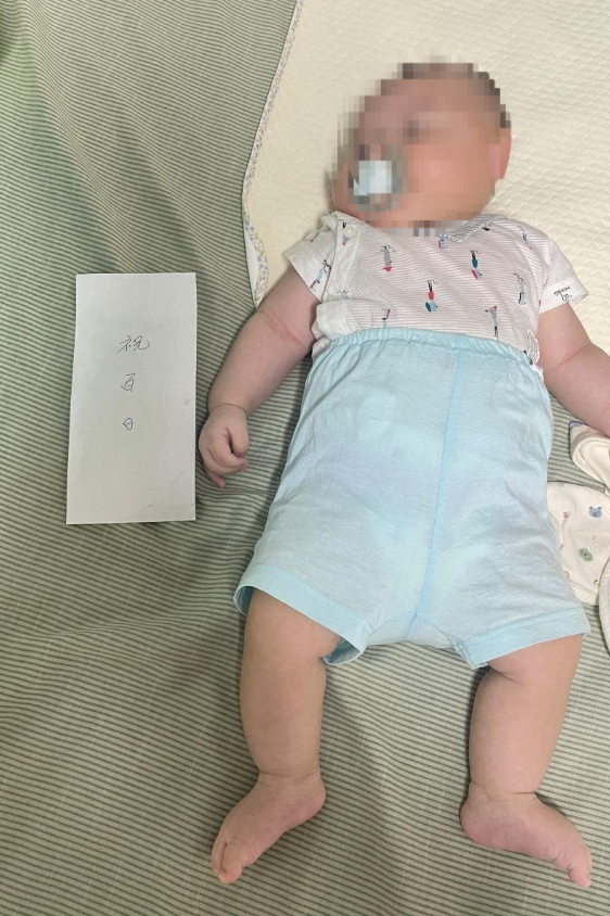 지난 2일 한 온라인 커뮤니티에서는 '경비아저씨의 축하금'이라는 제목의 글이 게시됐다. [사진=온라인 커뮤니티 '보배드림' 캡처]