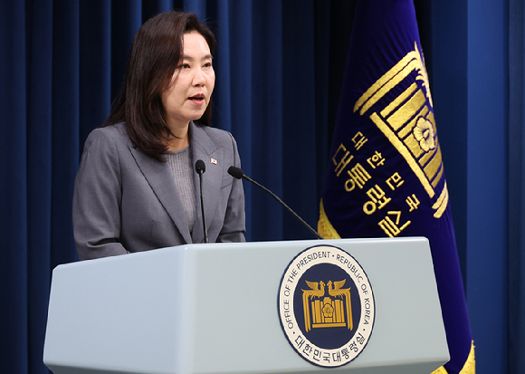 강유정 대통령실 대변인이 16일 용산 대통령실에서 국민추천제 등 현안 관련 설명을 하고 있다. 2025.6.16 [사진=연합뉴스]