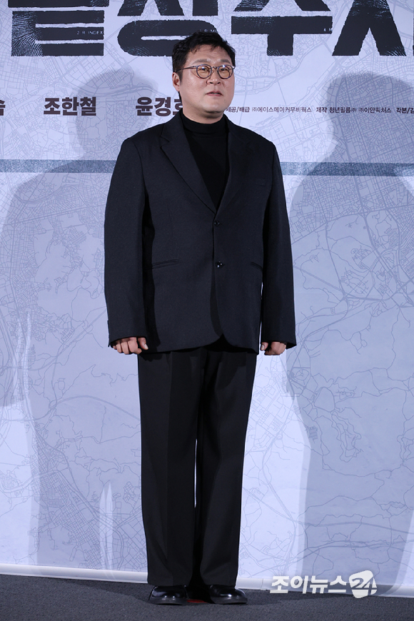 배우 윤경호가 9일 오전&nbsp;서울 CGV 용산아이파크몰점에서 열린 영화 '끝장수사'(감독 박철환) 제작보고회에 참석해 포즈를 취하고 있다. [사진=문수지 기자]