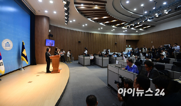용혜인 성평등가족부 장관 후보자가 10일 서울 여의도 국회 소통관에서 입장 발표 기자회견을 하고 있다. [사진=정소희 기자]