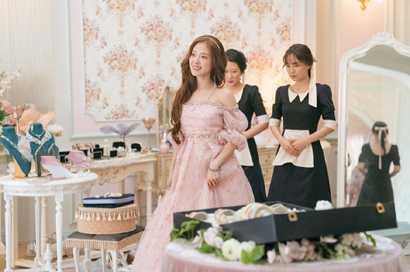 배우 이세영이 디즈니+ 시리즈 '재혼 황후'에서 열연하고 있다. [사진=월트디즈니 컴퍼니 코리아]